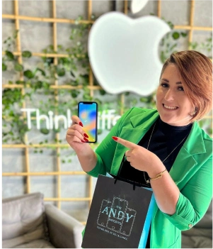 Foto Cliente Recebendo Produto 3